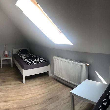 Klimatyzowane Apartamenty I Pokoje Przy Targach Kielce Esterno foto