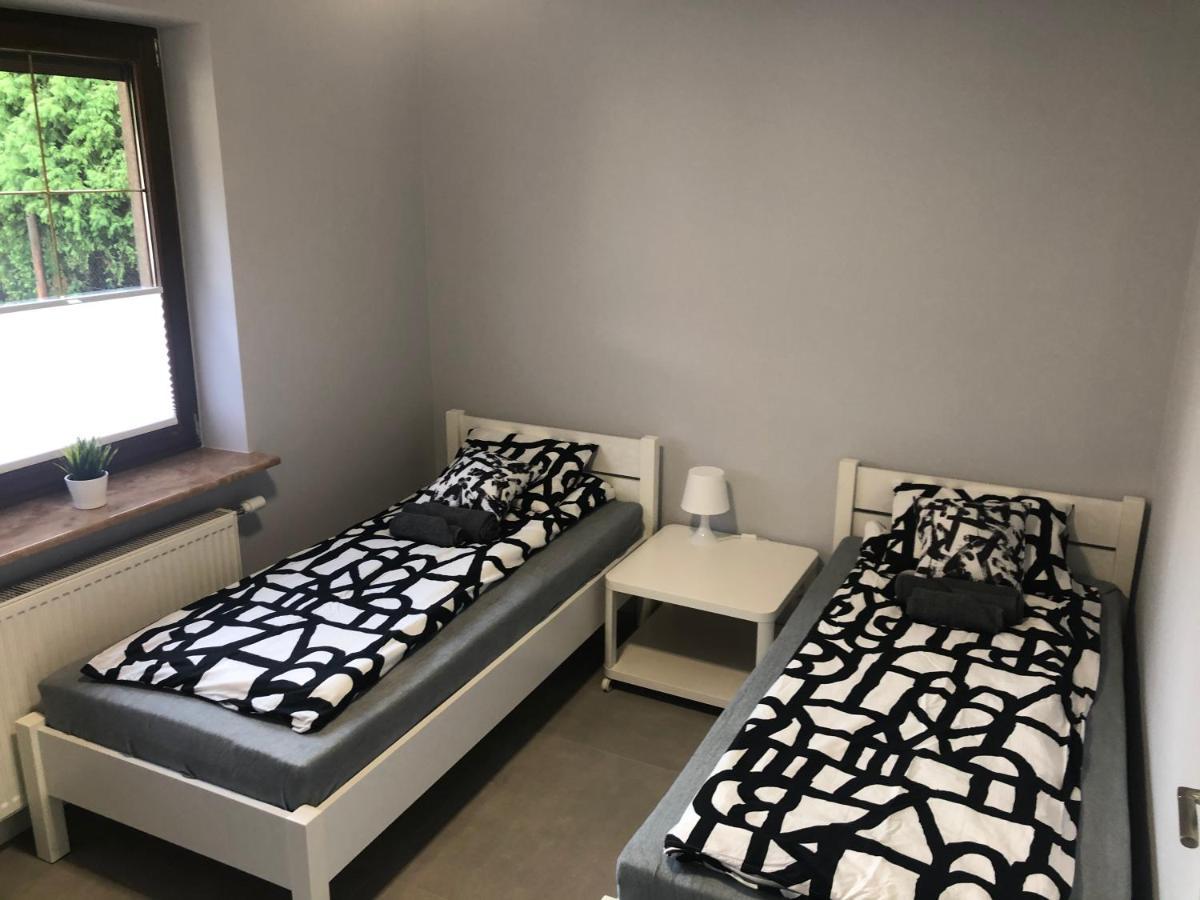 Klimatyzowane Apartamenty I Pokoje Przy Targach Kielce Esterno foto