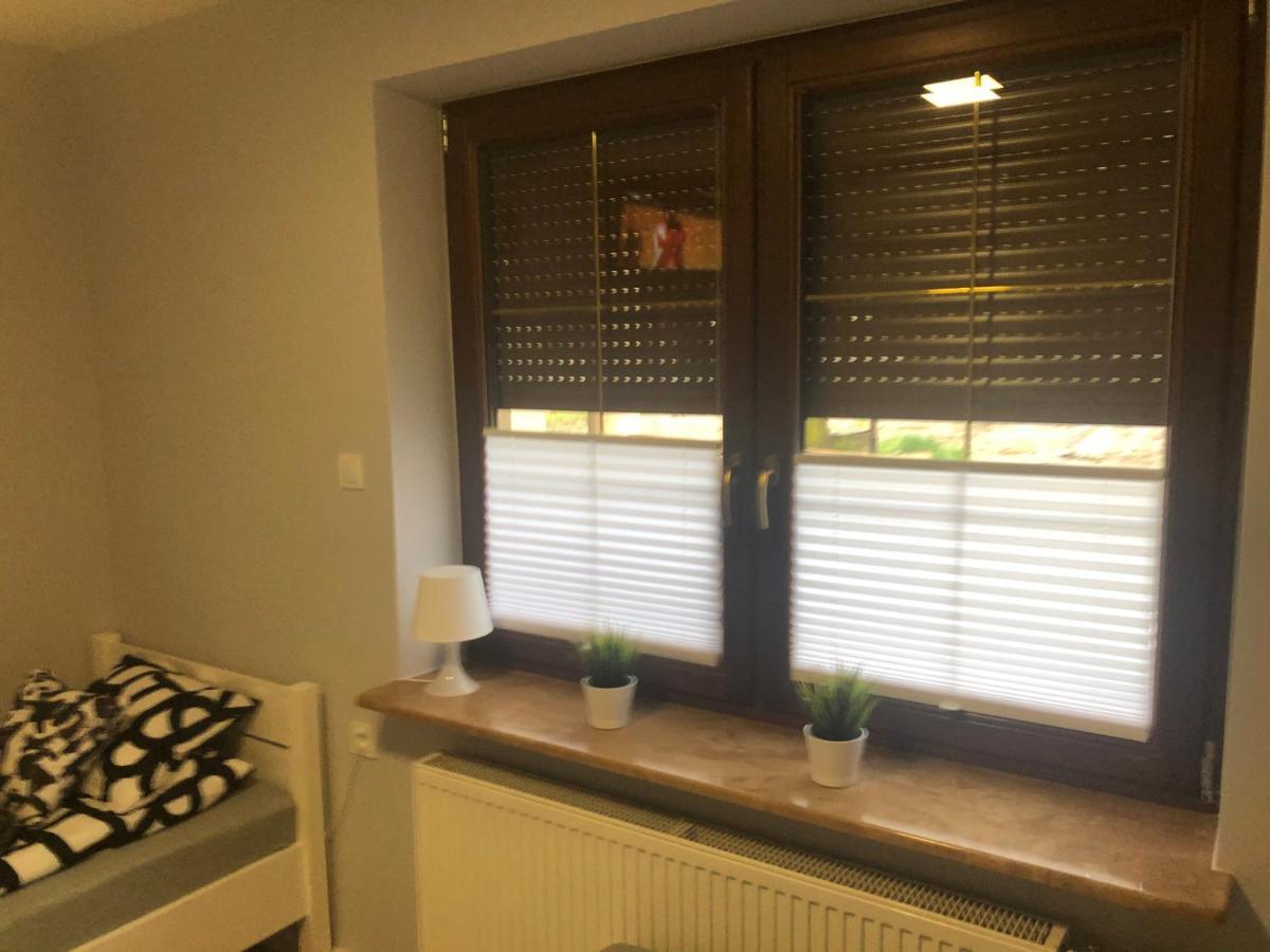 Klimatyzowane Apartamenty I Pokoje Przy Targach Kielce Esterno foto