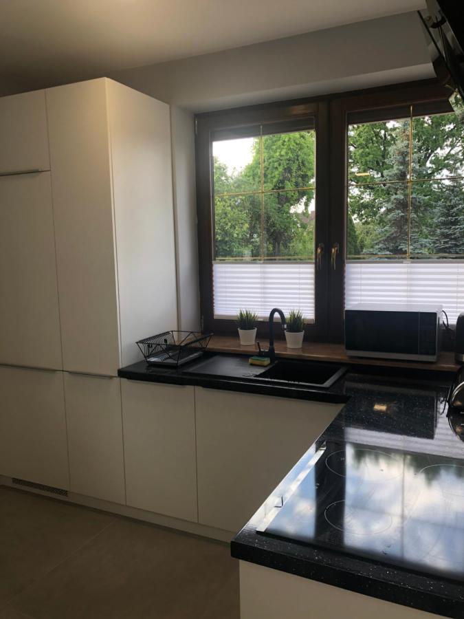 Klimatyzowane Apartamenty I Pokoje Przy Targach Kielce Esterno foto