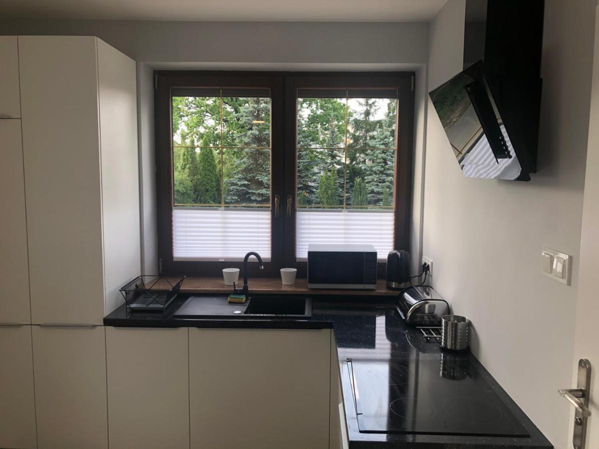Klimatyzowane Apartamenty I Pokoje Przy Targach Kielce Esterno foto