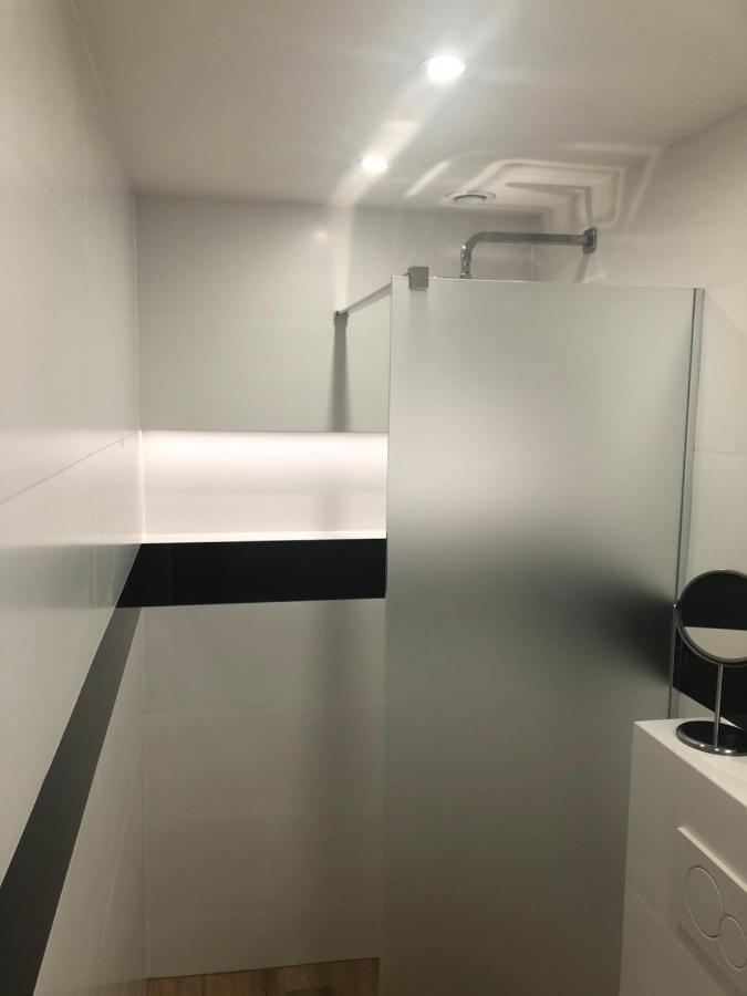 Klimatyzowane Apartamenty I Pokoje Przy Targach Kielce Esterno foto
