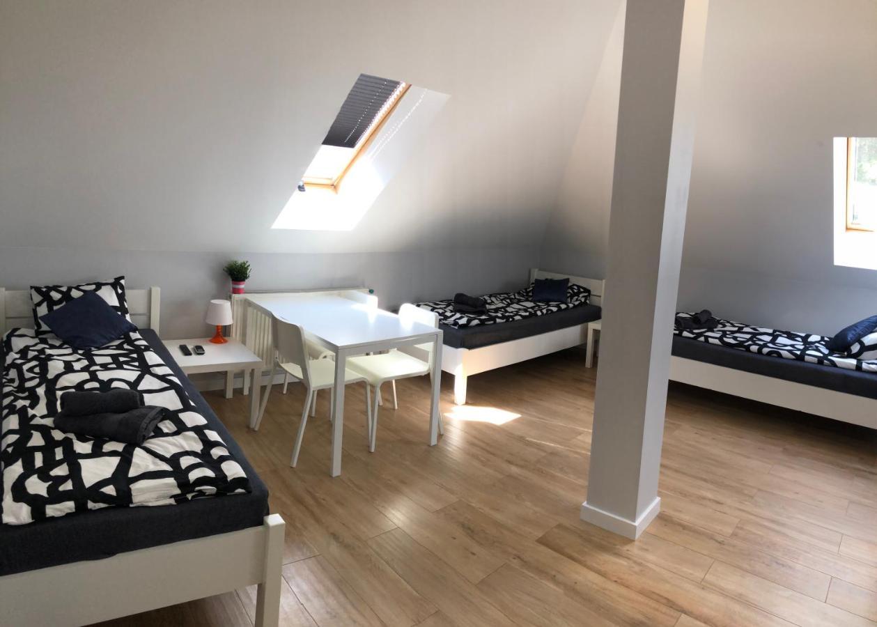 Klimatyzowane Apartamenty I Pokoje Przy Targach Kielce Esterno foto