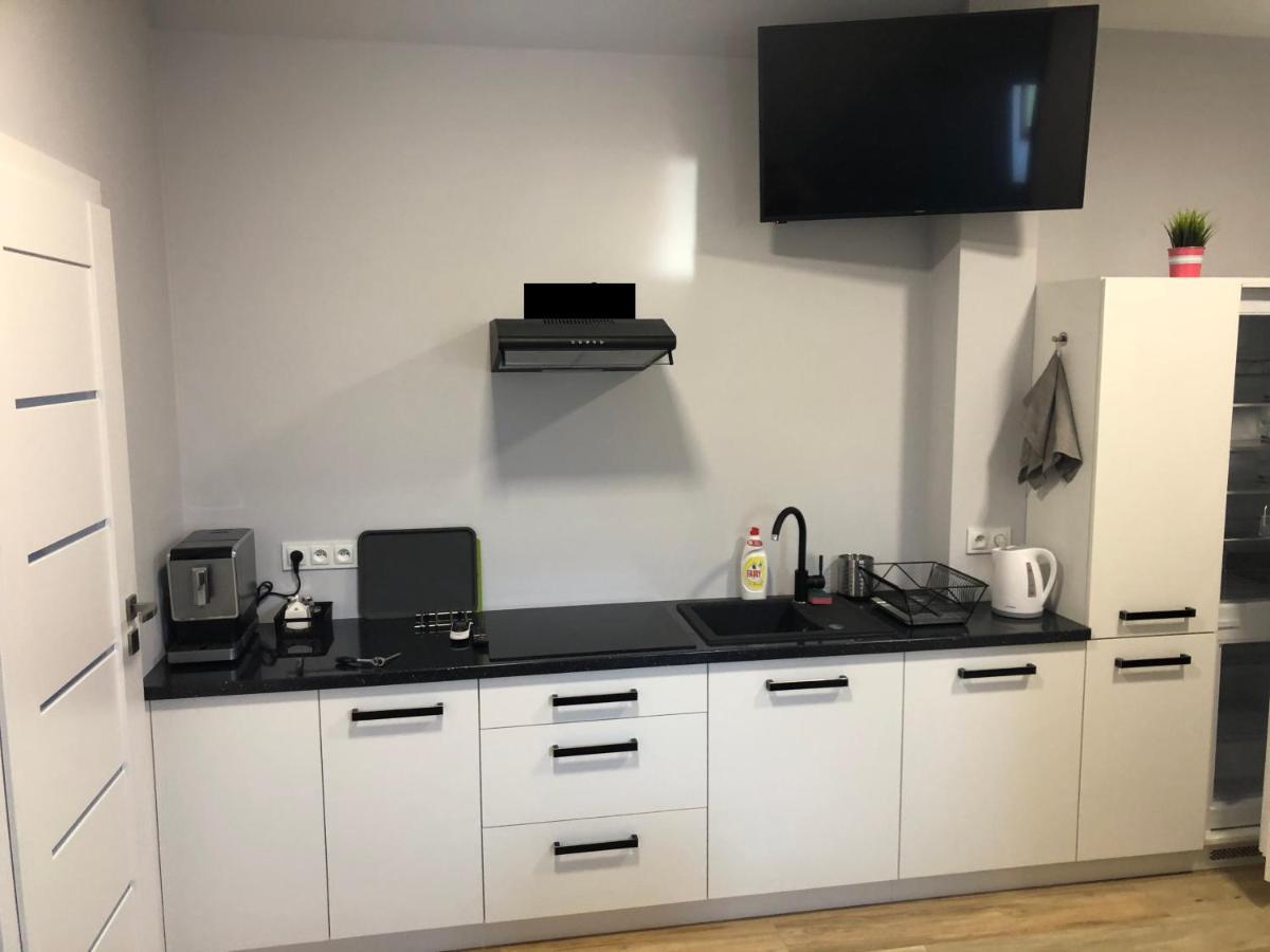 Klimatyzowane Apartamenty I Pokoje Przy Targach Kielce Esterno foto