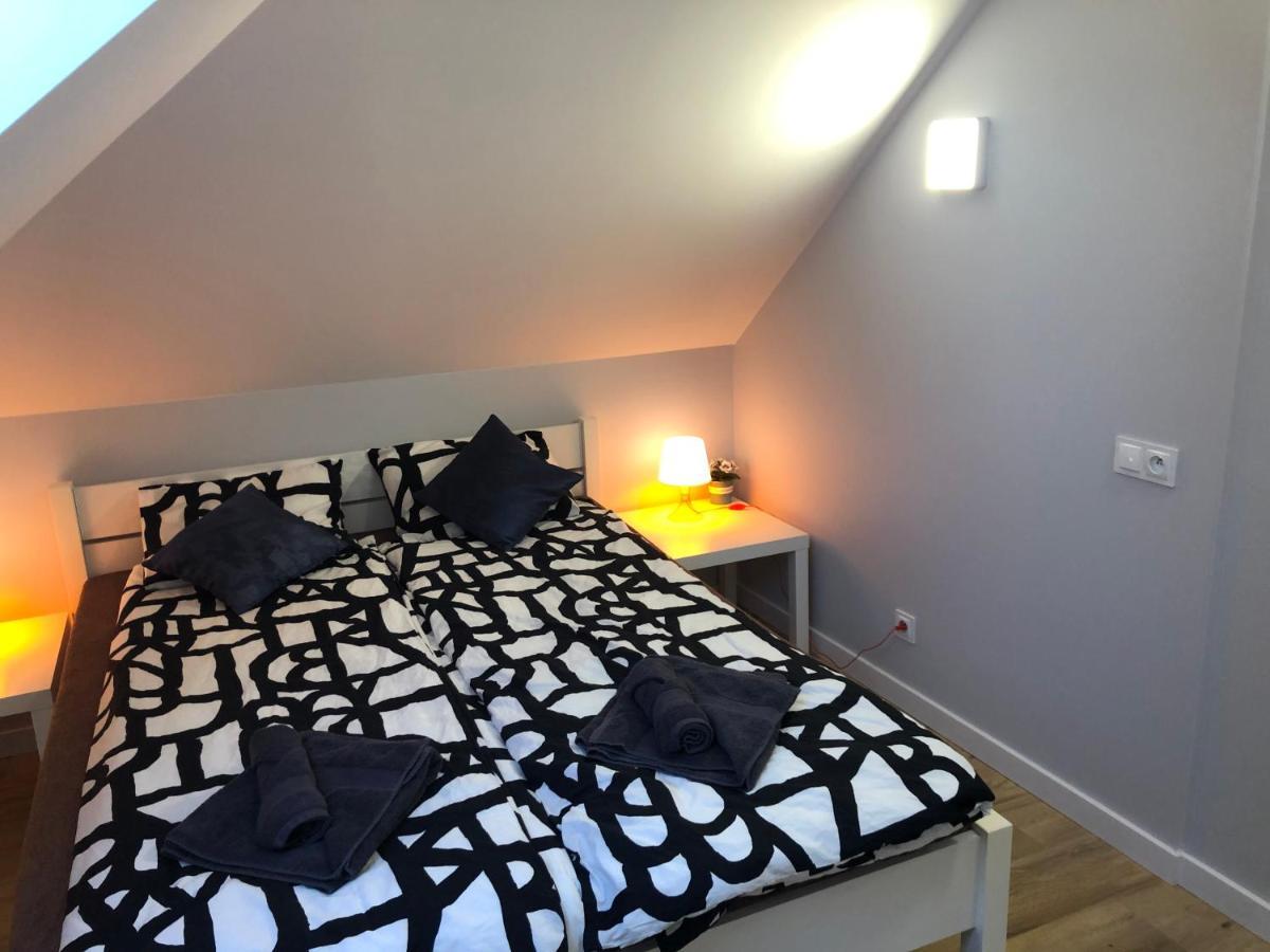 Klimatyzowane Apartamenty I Pokoje Przy Targach Kielce Esterno foto