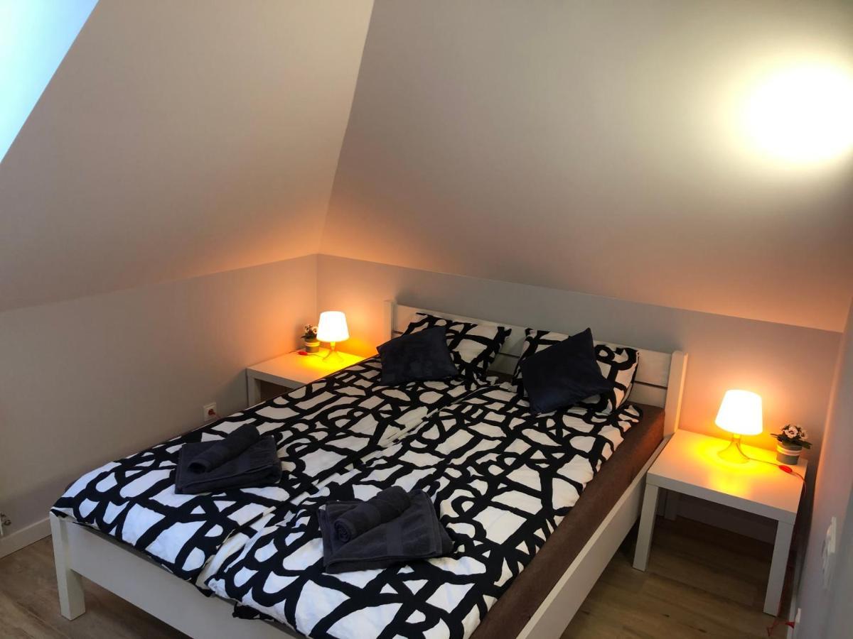 Klimatyzowane Apartamenty I Pokoje Przy Targach Kielce Esterno foto