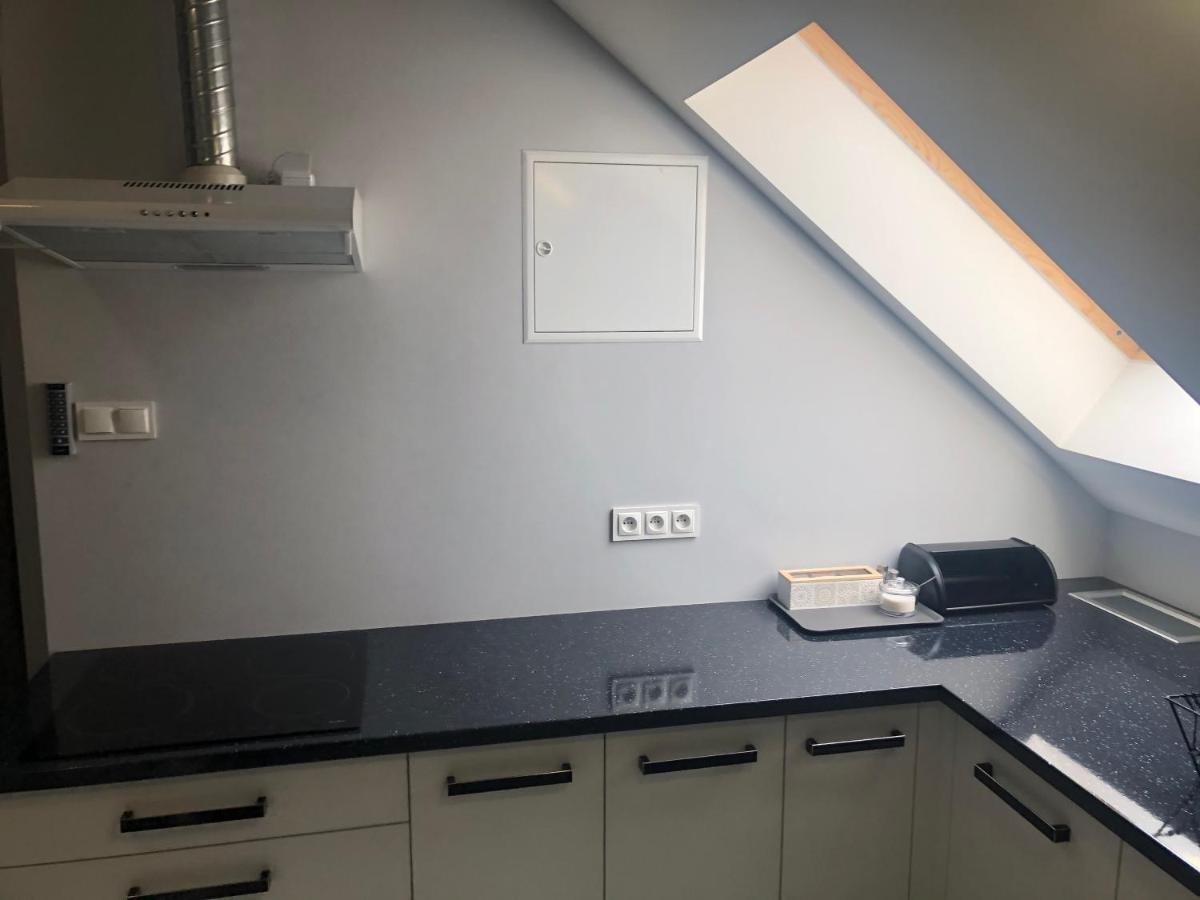 Klimatyzowane Apartamenty I Pokoje Przy Targach Kielce Esterno foto